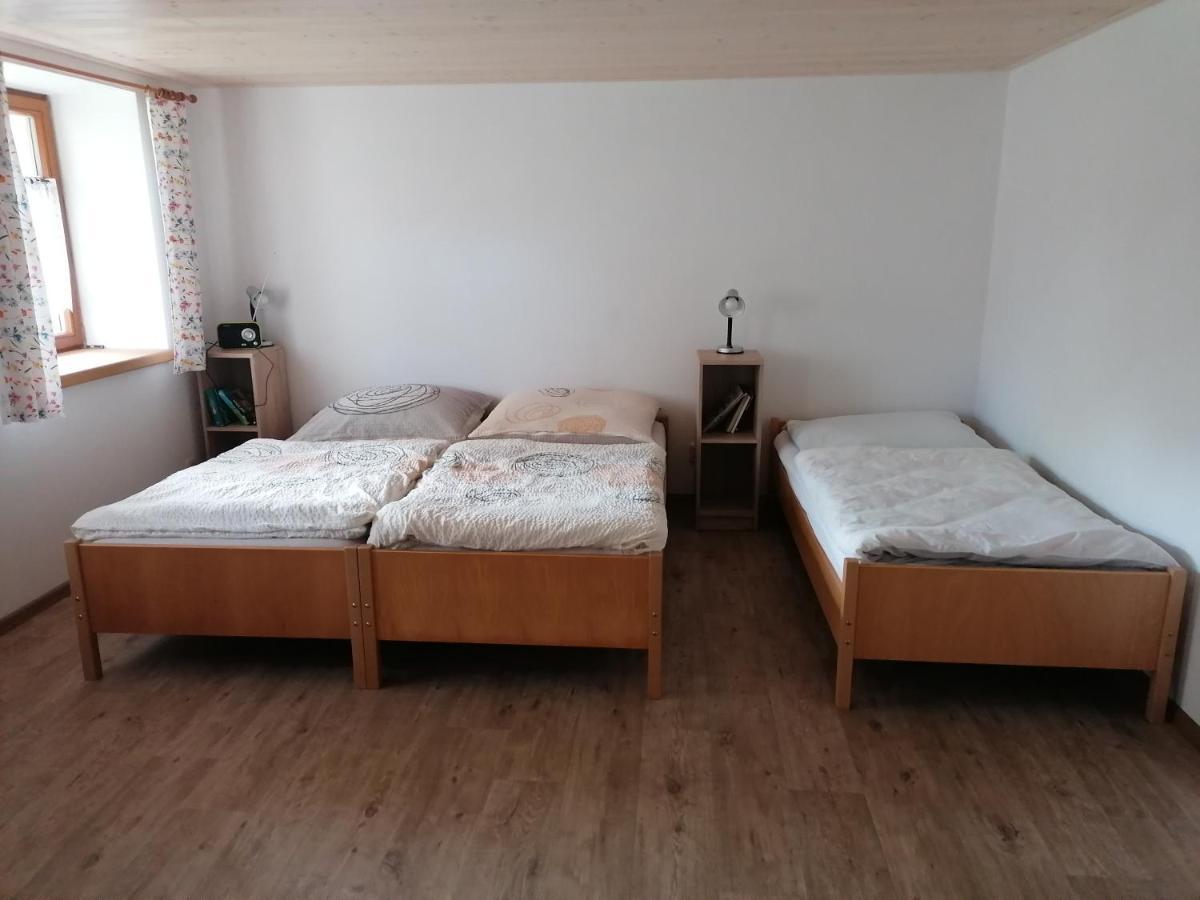 Apartman Na Statku Jilovice Bagian luar foto