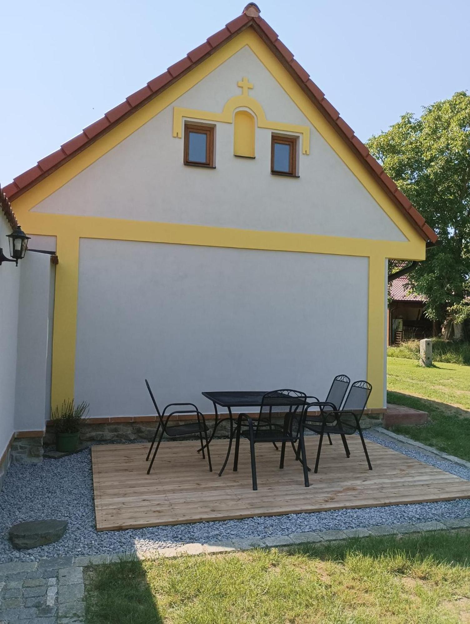 Apartman Na Statku Jilovice Bagian luar foto